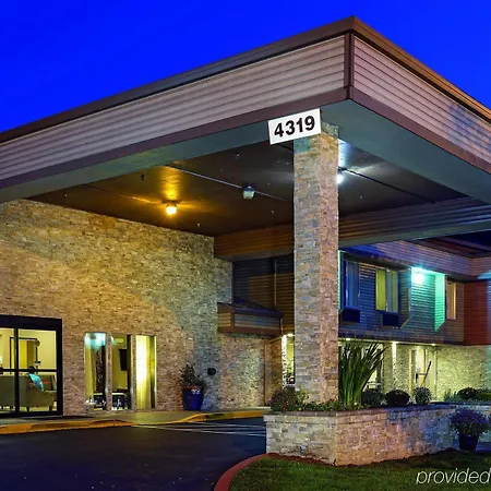 La Quinta By Wyndham Portland Nw Hotel
